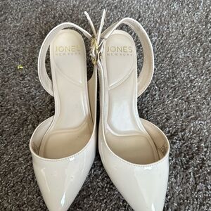 Jones New York Women's Cream Heels